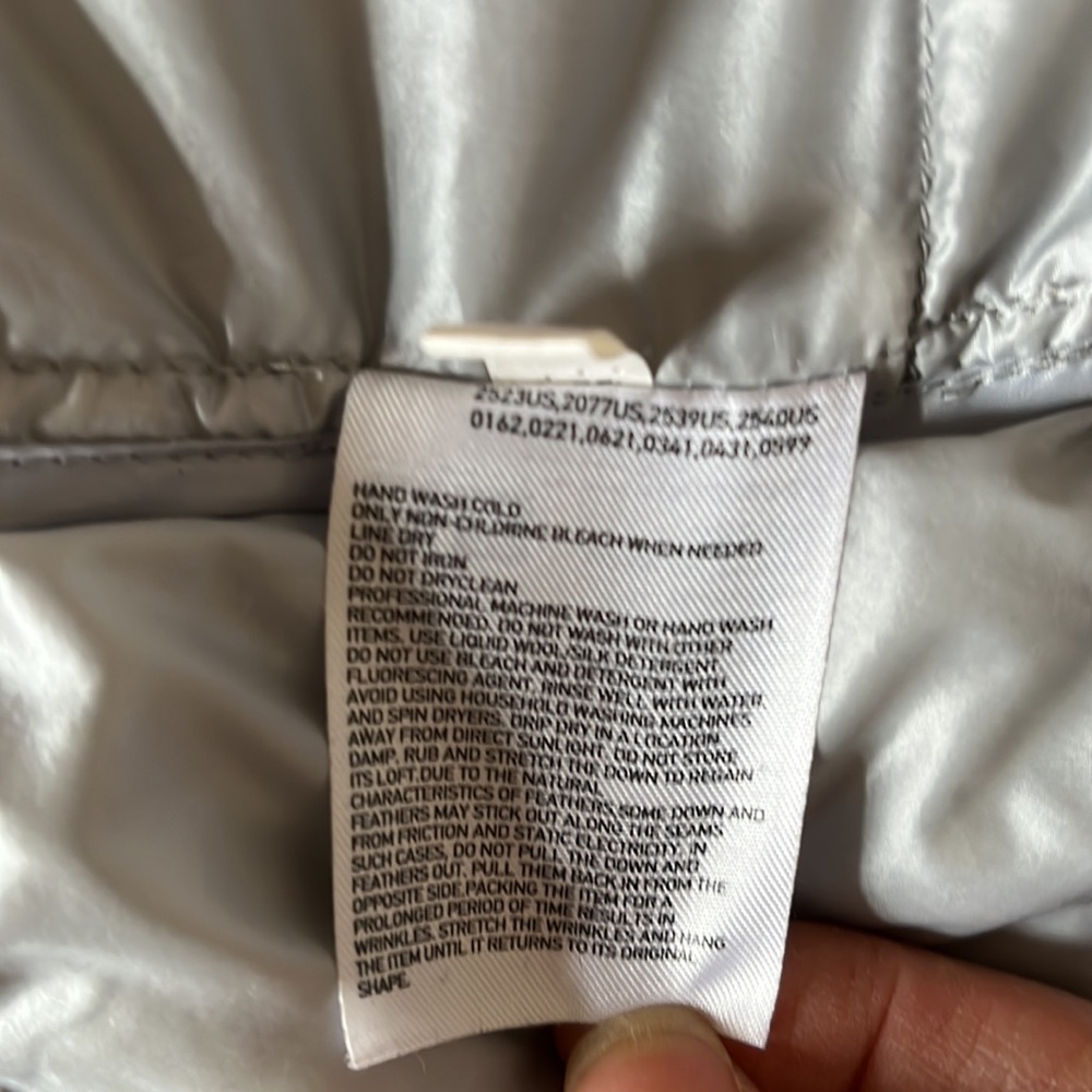 UNIQLO silver ultra light down puffer jacket zippered pockets size XS packable - Picture 5 of 9